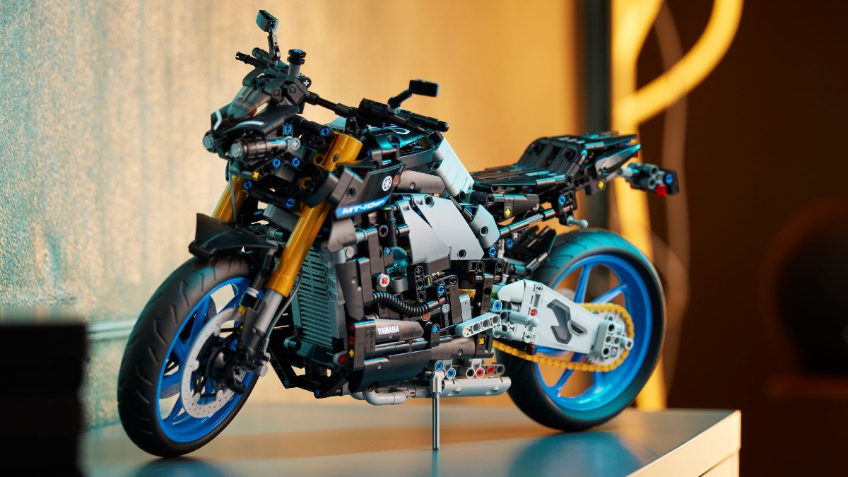 LEGO Technic 42159 Yamaha MT-10 SP’s AR features detailed 