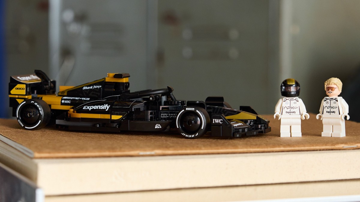 LEGO Speed Champions 77252 APXGP Team Race Car revealed