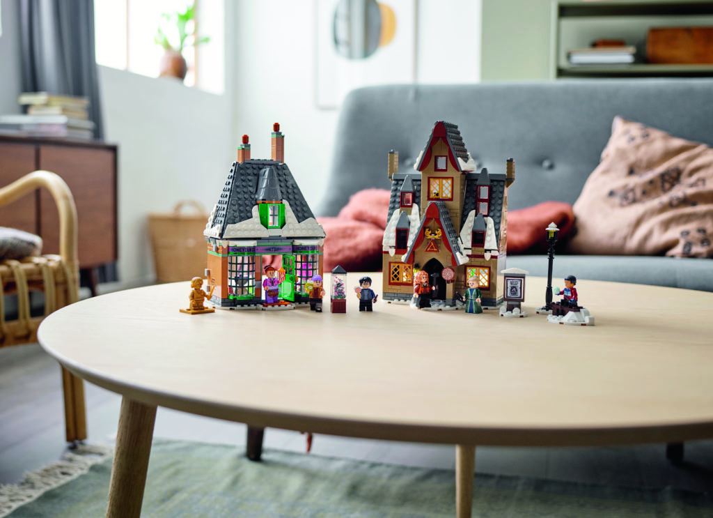 LEGO Harry Potter 76388 Hogsmeade Village Visit 4