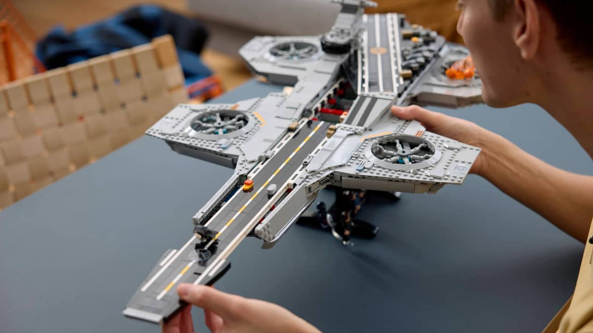 LEGO Helicarrier opts for stickers to improve minifigures
