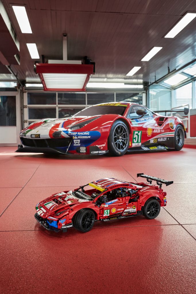 LEGO Technic 42125 Ferrari 488 GTE AF CORSE 51 14
