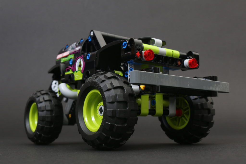 LEGO Technic 42118 Monster Jam Grave Digger review 4