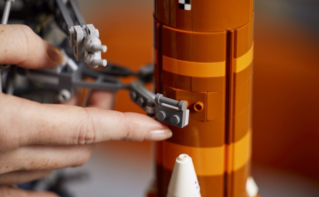 LEGO Icons 10341 NASA Artemis Space Launch System 20 1024x631