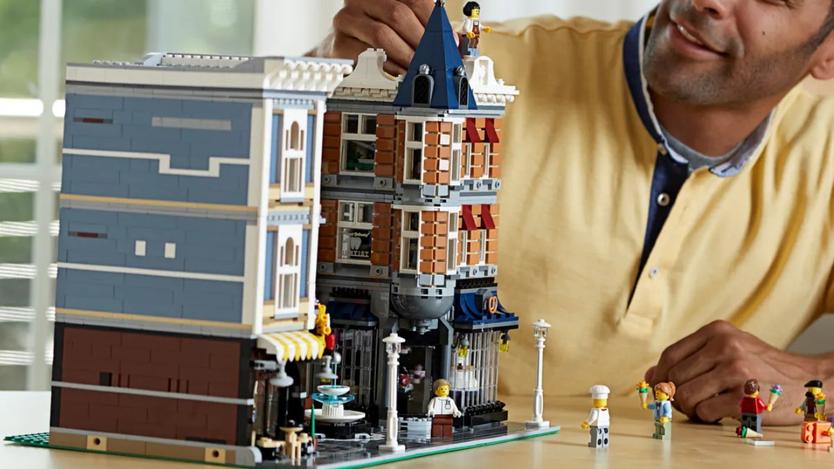 Massive discount on 10255 Assembly Square with John Lewis LEGO code