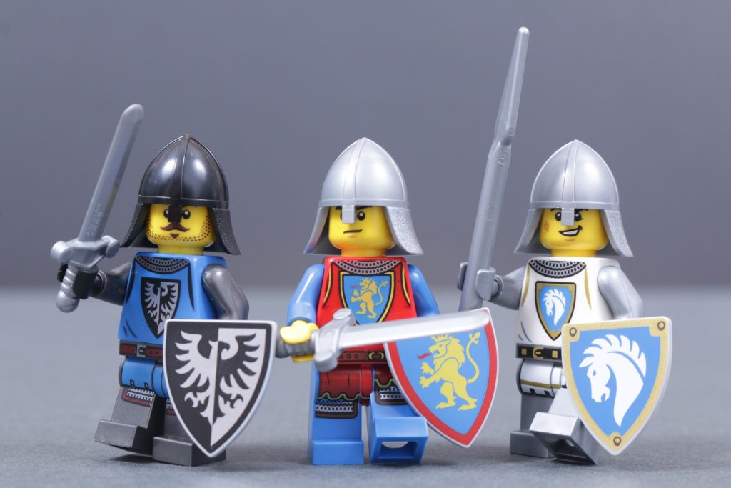 31168 Medieval Horse Knight Castle minifigures comparison 17 1024x683