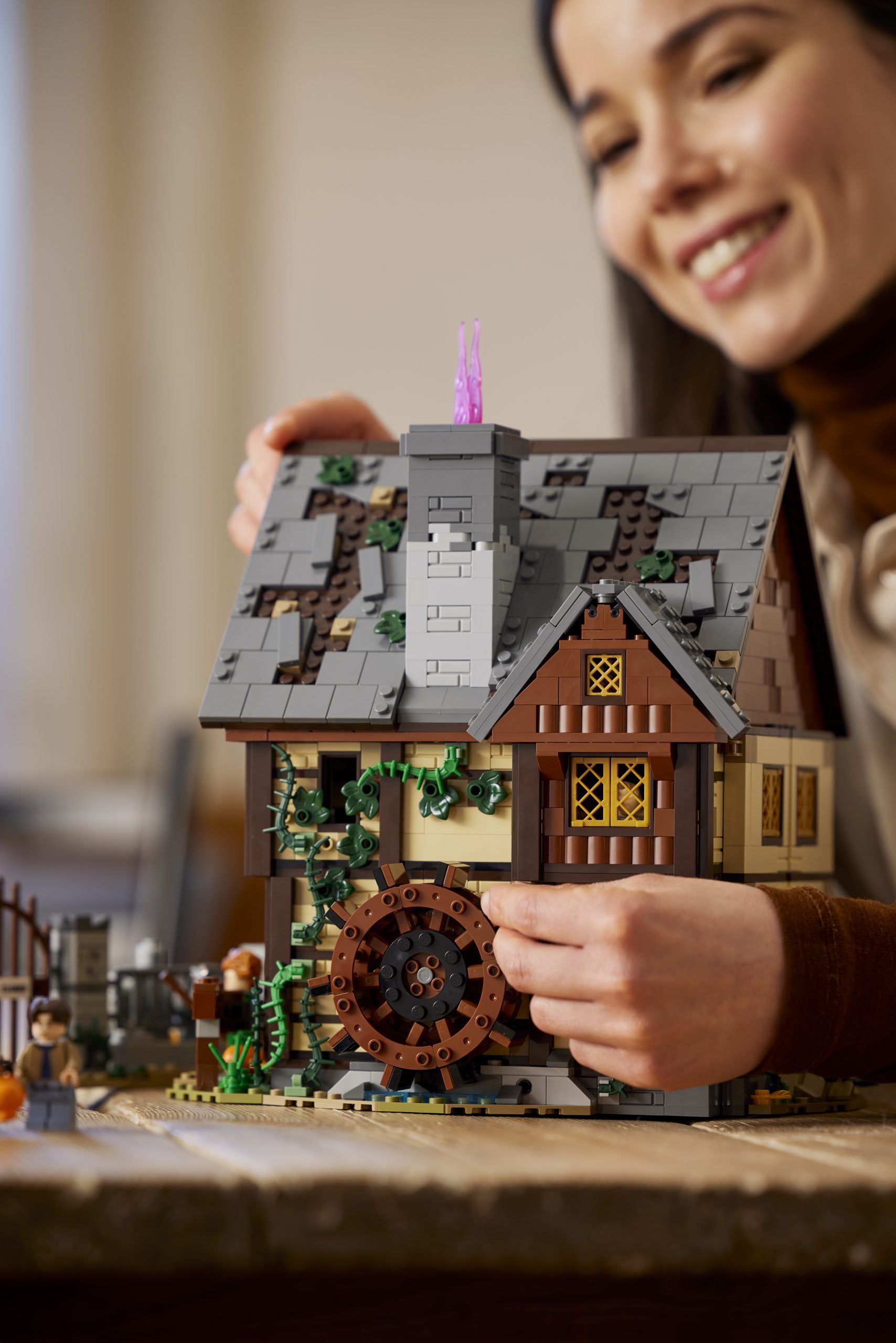 LEGO Ideas 21341 Hocus Pocus – The Sanderson Sisters Cottage lifestyle 20 1 scaled