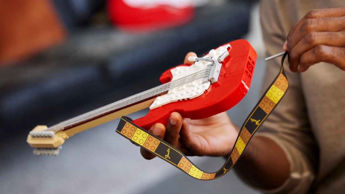 The non-LEGO elements of LEGO Ideas 21329 Fender Stratocaster