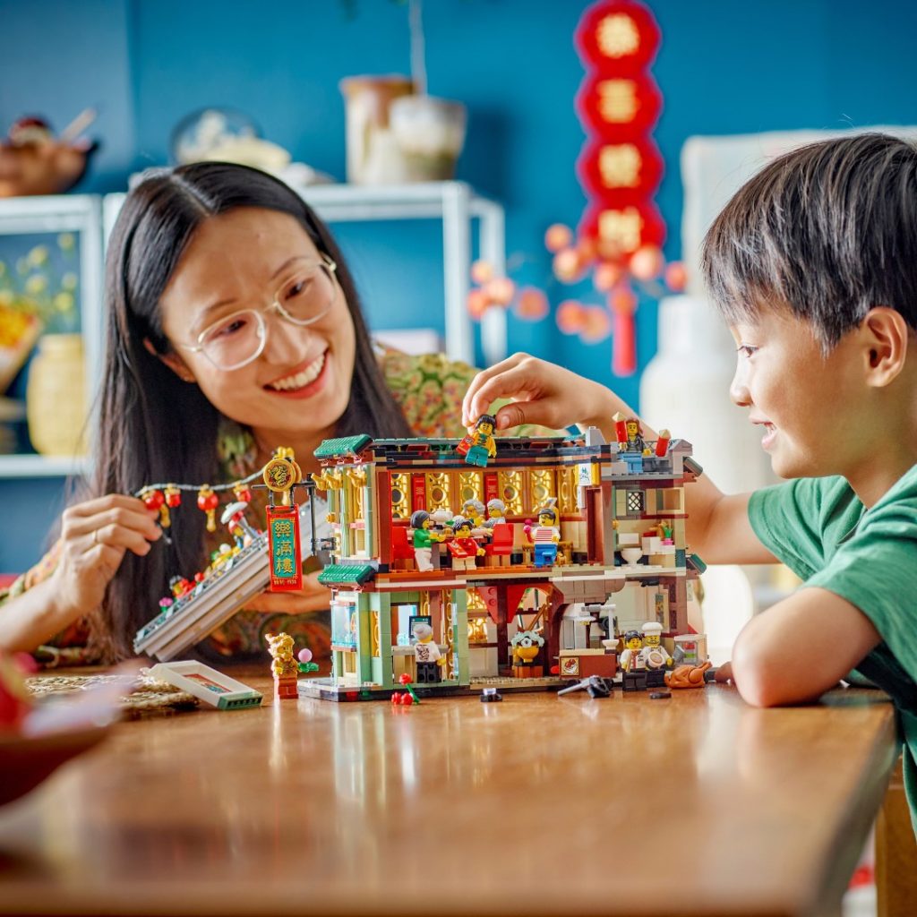 LEGO Chinese Traditional Festivals 80113 Family Reunion Celebration 6 1024x1024