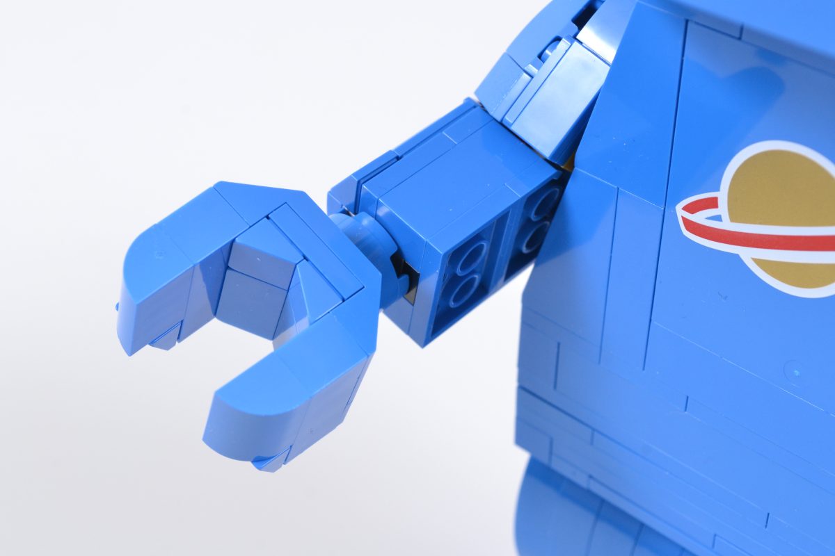 LEGO 40921 Up Scaled Blue Astronaut Minifigure 19 1200x800