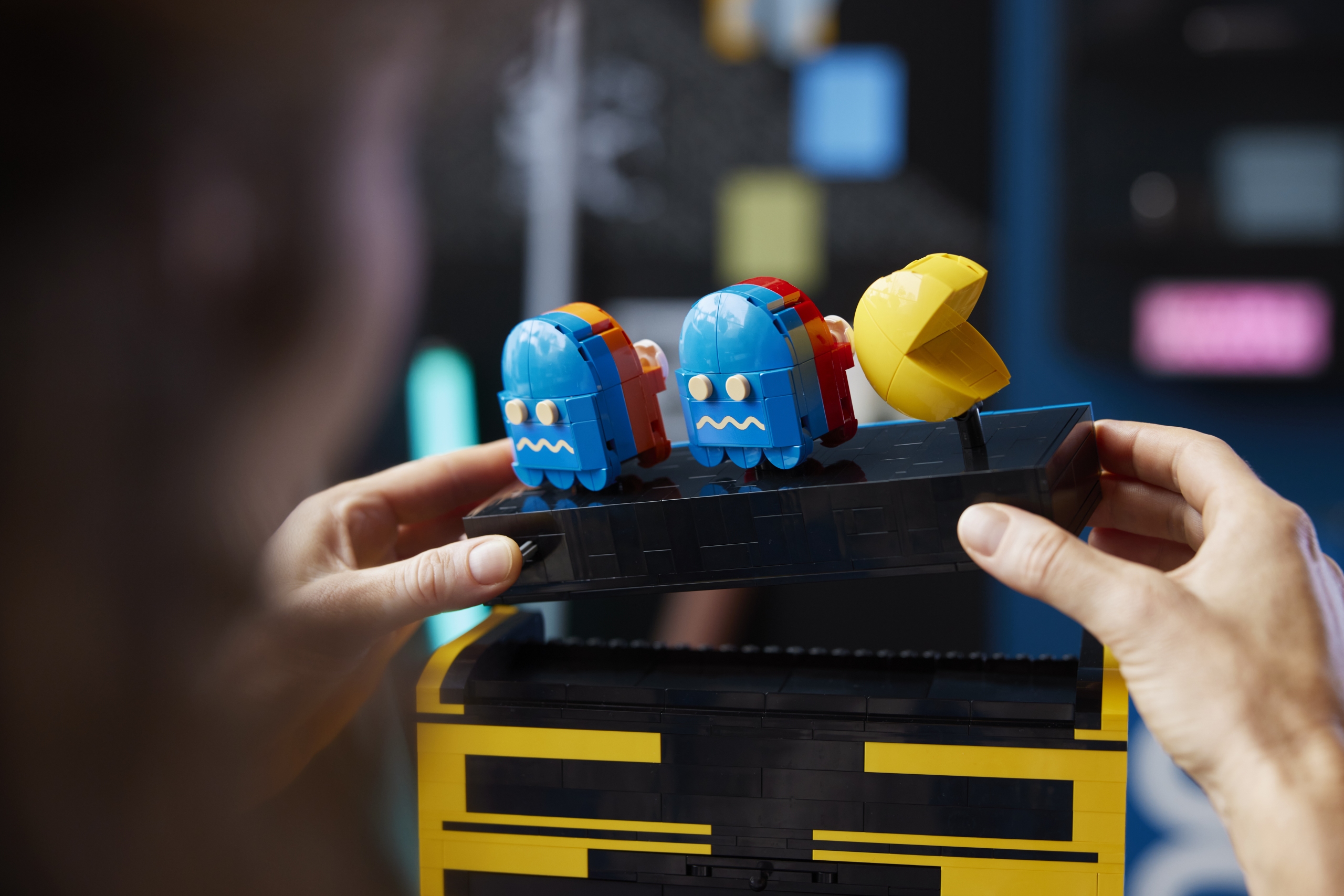 LEGO Icons 10323 PAC MAN Arcade 14 scaled
