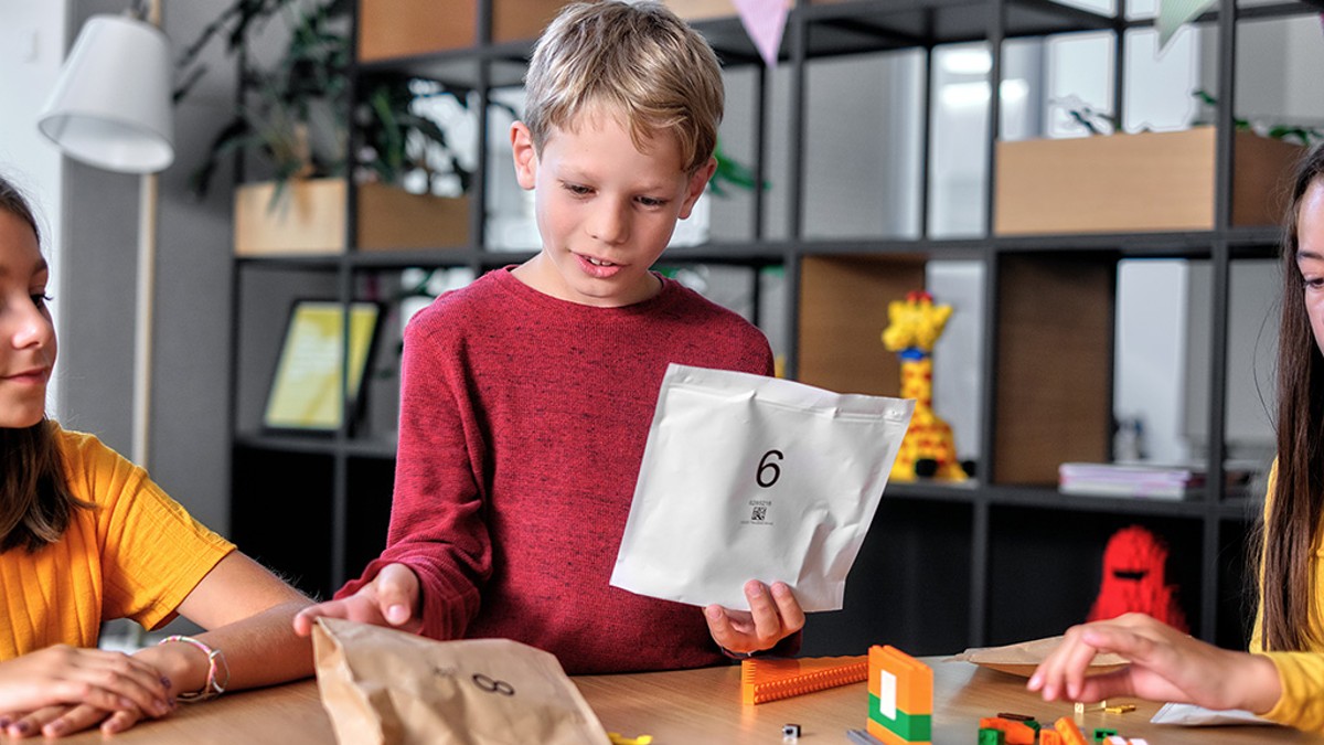 LEGO to begin rolling out paper bags from 2022