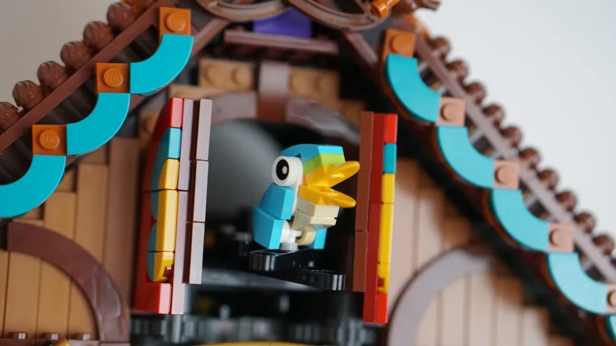 It's time for this LEGO Ideas working cuckoo clock model