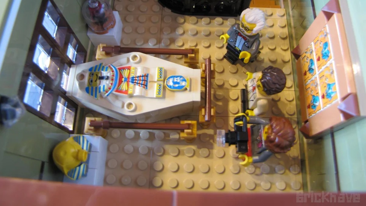 LEGO 10326 Natural History Museum gets Adventurers makeover