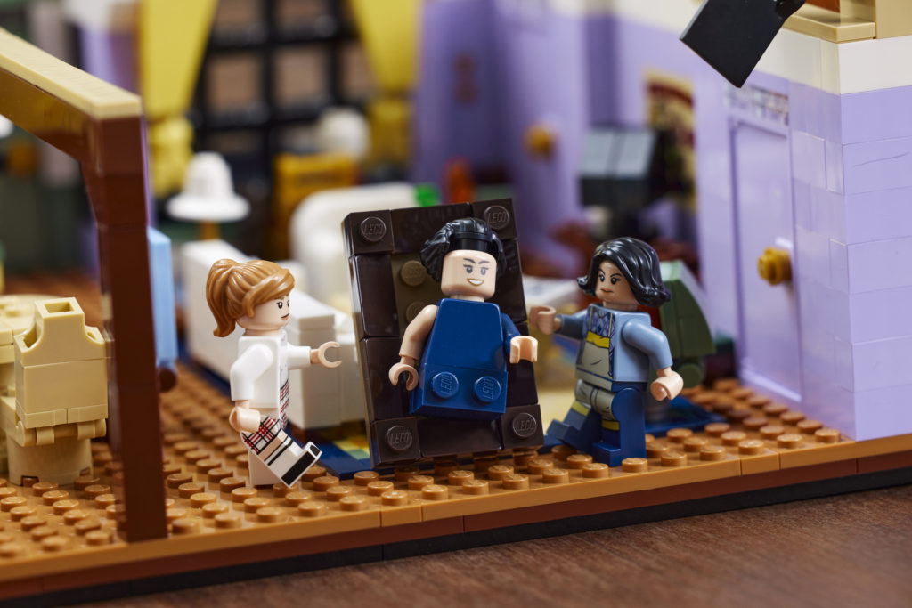 LEGO 10292 Friends Apartments 18