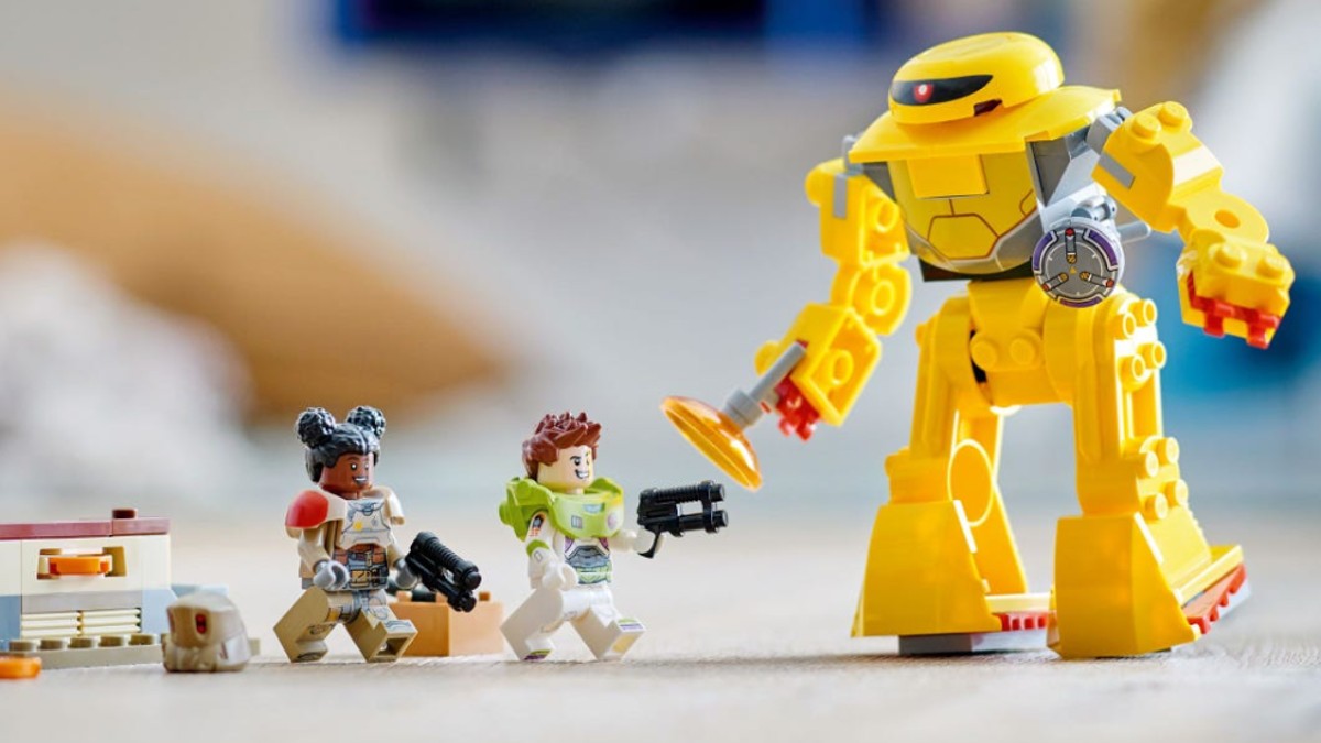 Lightyear director upgrades official 4+ LEGO Zyclops set