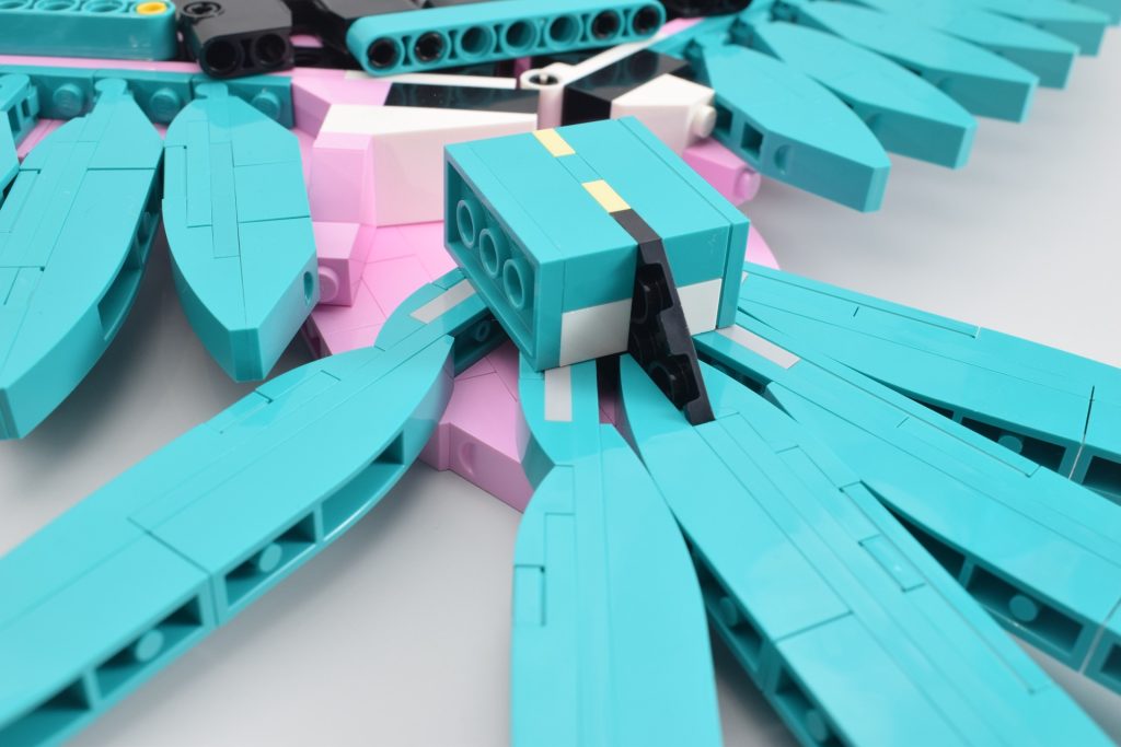 LEGO Art 31211 Macaw Parrots review 12 1024x683