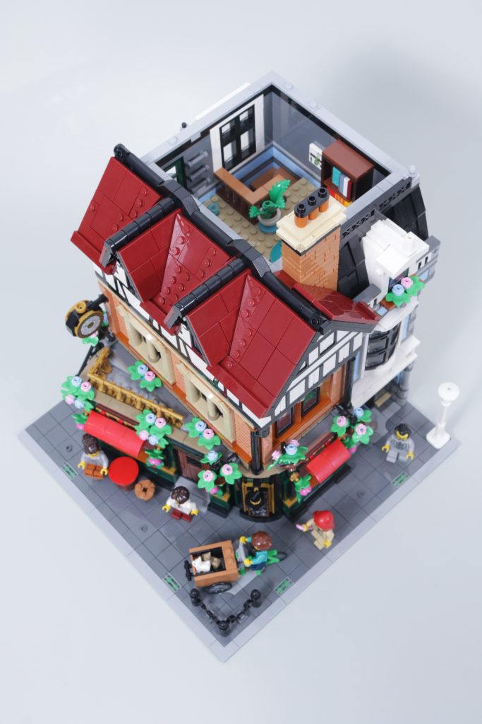 LEGO Icons 10350 Tudor Corner second review plus comparison with 10251 Brick Bank and 10270 Bookshop 59 683x1024