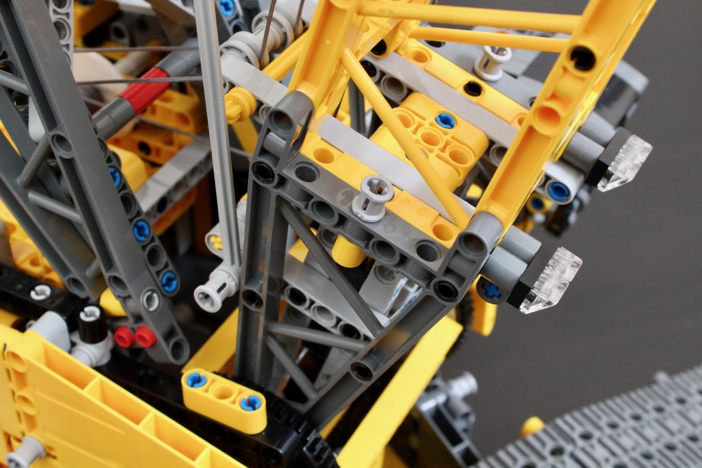 LEGO Technic 42146 Liebherr Crawler Crane LR 13000 review 19 1024x683