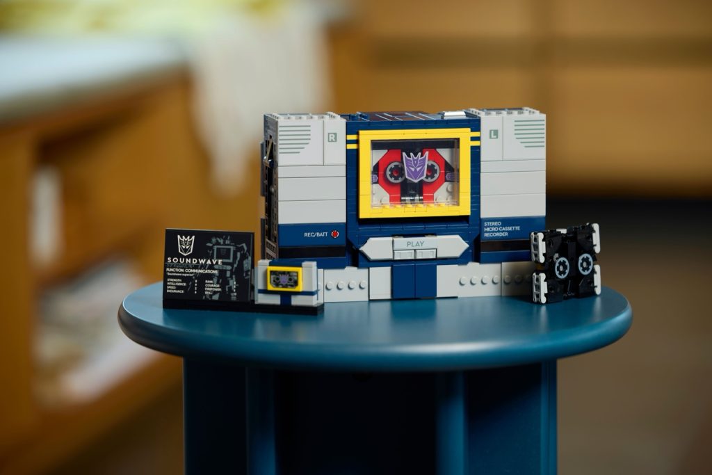 LEGO Icons 10358 Transformers Soundwave 22 1024x683