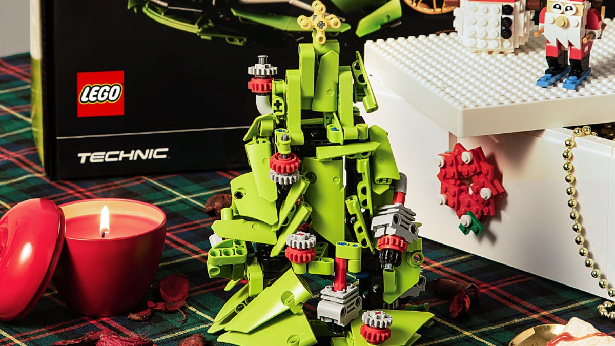 LEGO China rebuilds Christmas trees with Monkie Kid, CITY, Technic and Friends