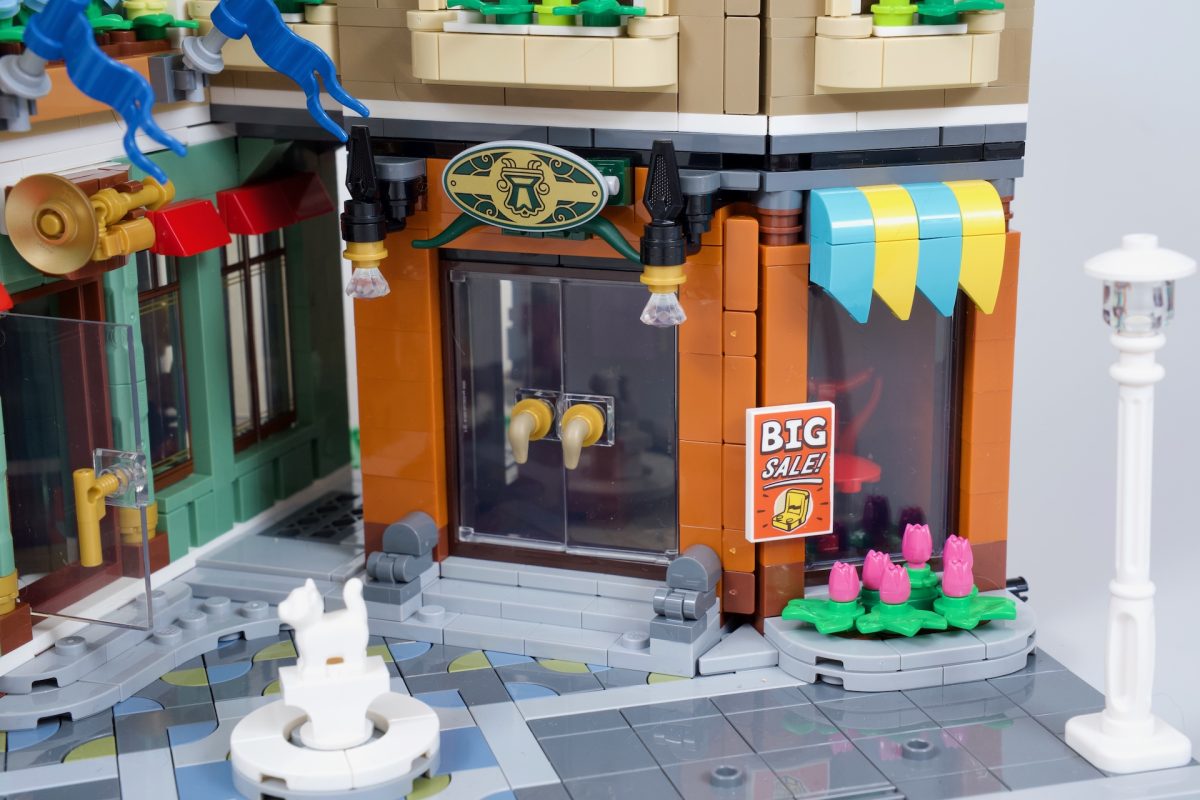 LEGO Icons 11371 Shopping Street review 21 1200x800