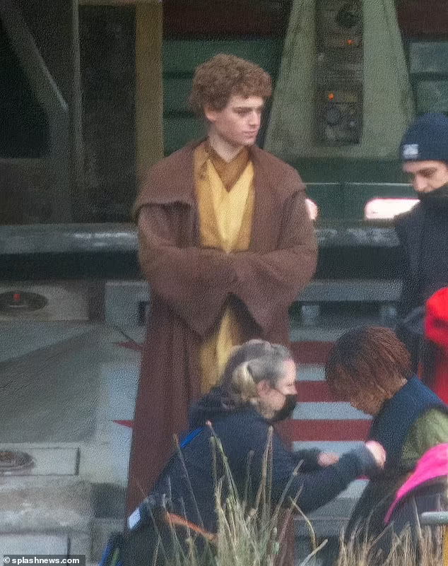 Daily Mail The Acolyte Set Photo 3