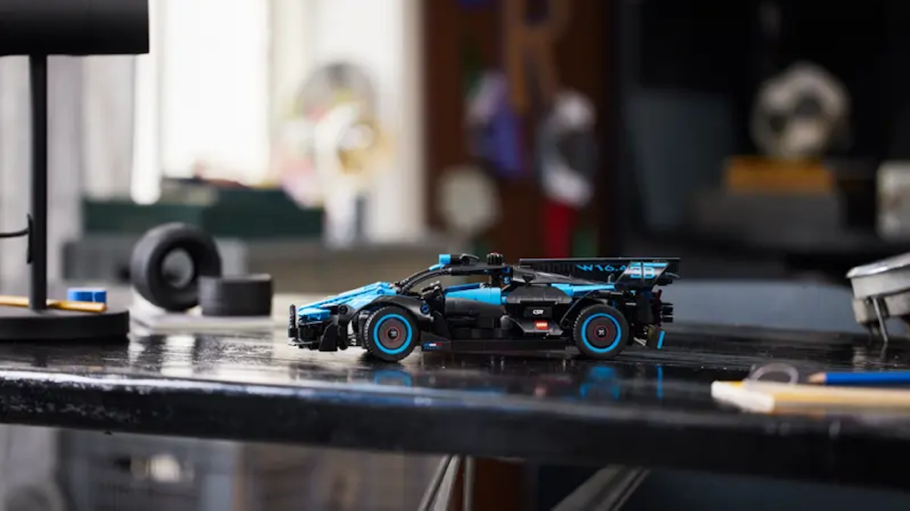LEGO Technic 42162 Bugatti Bolide Agile Blue Lifestyle 2 1 1024x576