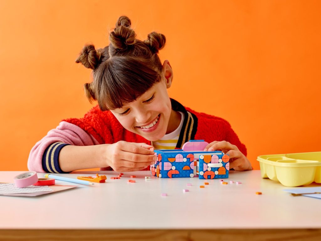 LEGO DOTS 41907 Desk Organizer 14