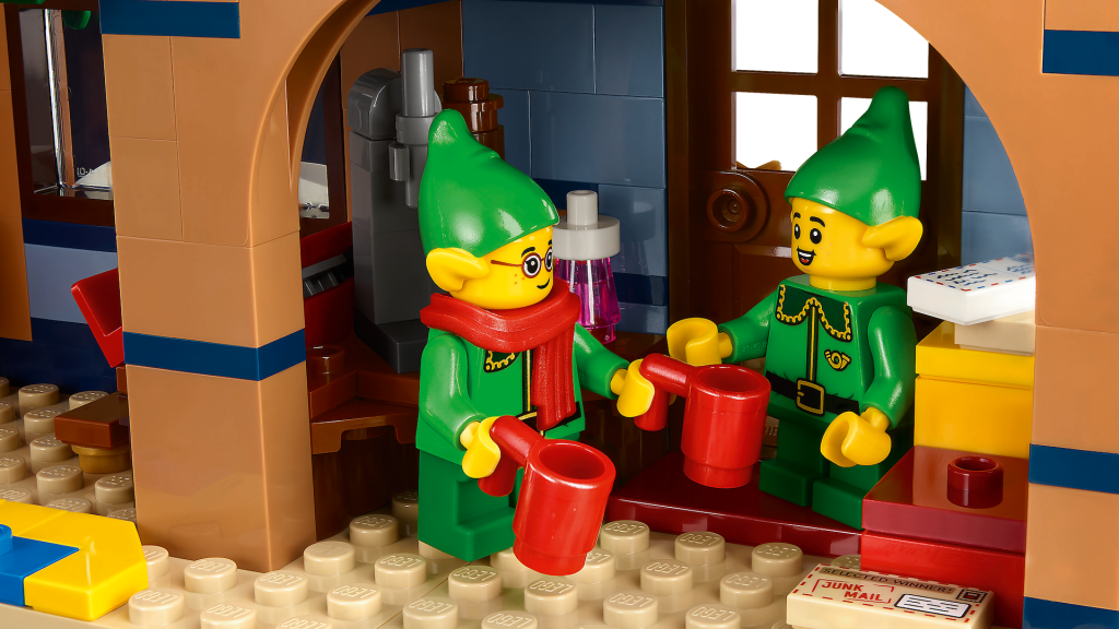 LEGO Winter Village 10339 Santas Post Office 13 1024x576