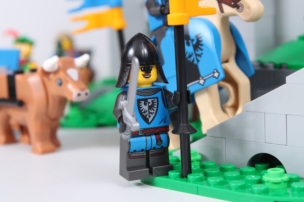 LEGO Icons 10305 Lion Knights Castle critique 6 1024x683