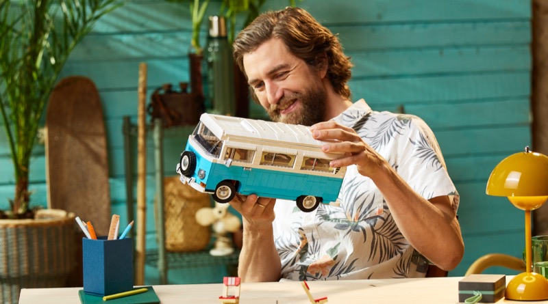 VIDEO: First look at LEGO for Adults 10279 Volkswagen T2 Camper Van