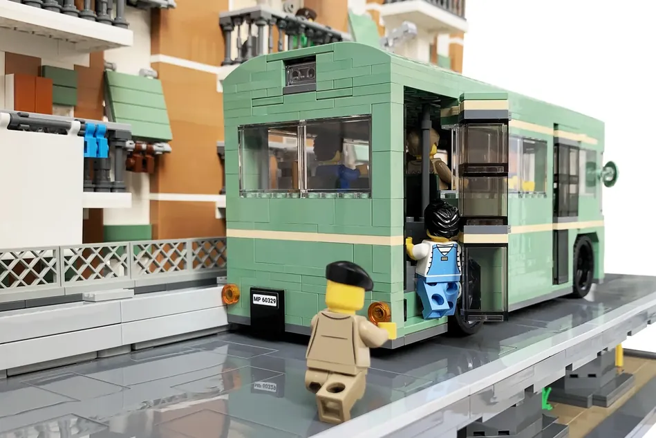 LEGO Ideas Fantozzi Takes The Bus On The Fly 8