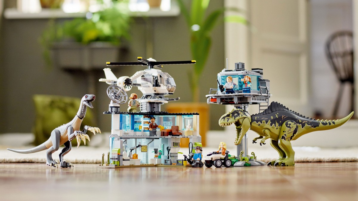 LEGO Jurassic World 76949 Giganotosaurus & Therizinosaurus Attack images spotted