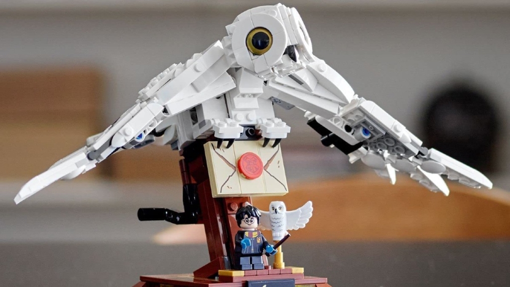 lego 75979 hedwig harry potter lifestyle featured 1024x576