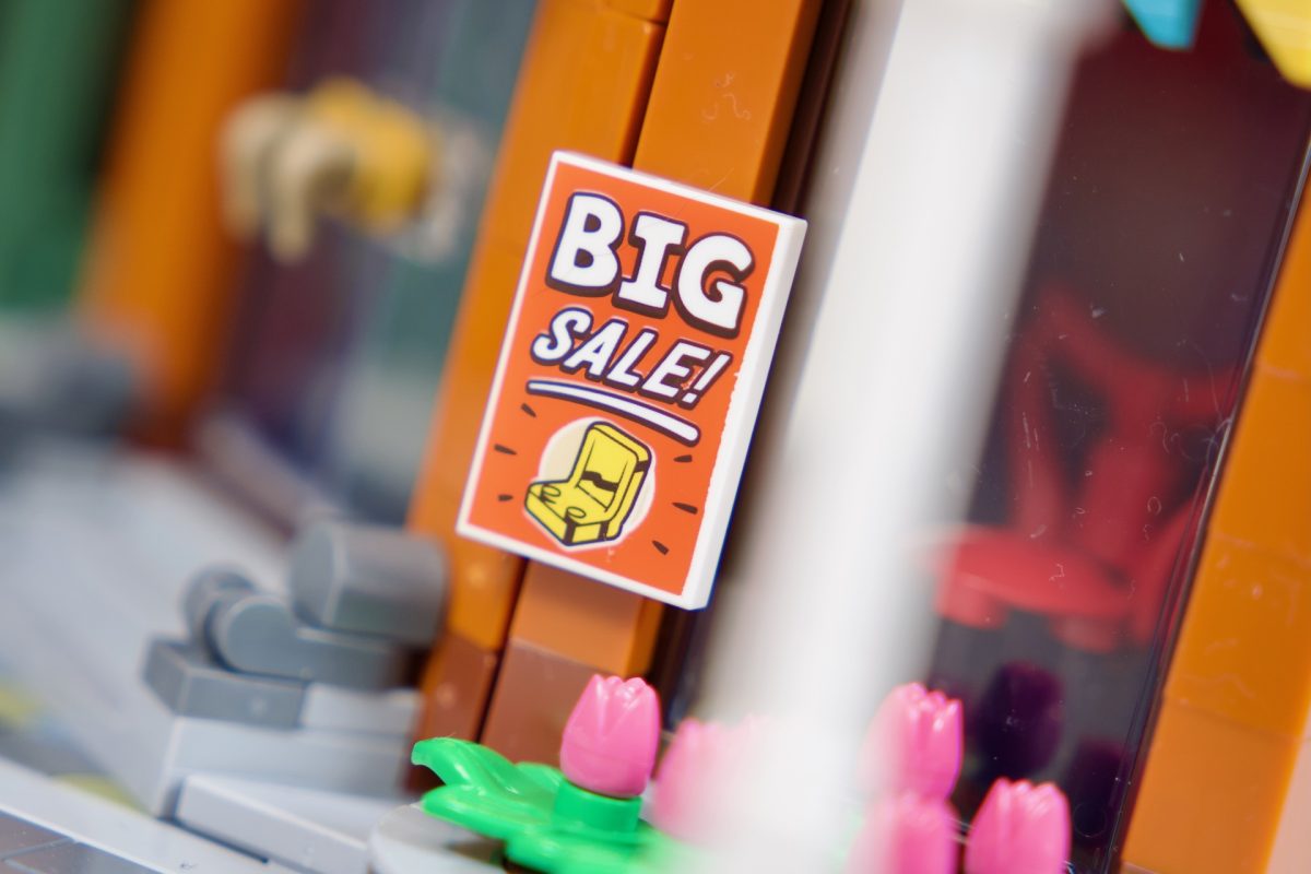 LEGO Icons 11371 Shopping Street review 56 1200x800