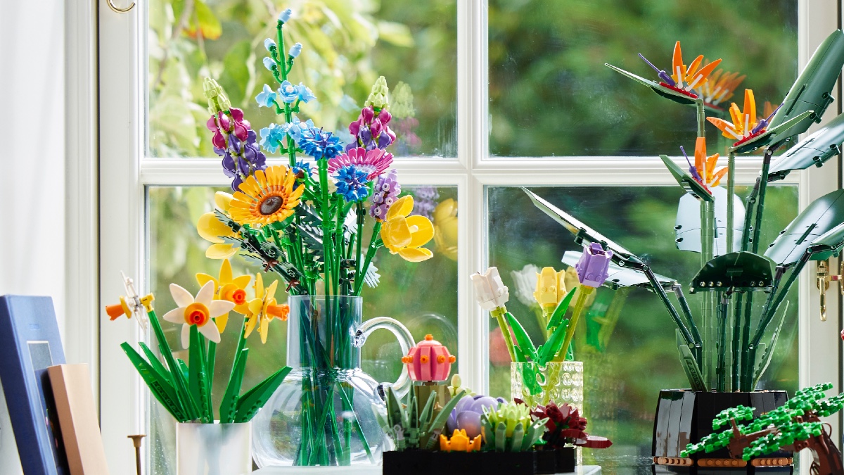 First look at upcoming official LEGO Botanical field guide book