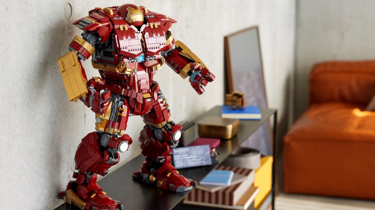 Suit up with LEGO Marvel 76210 Hulkbuster from today