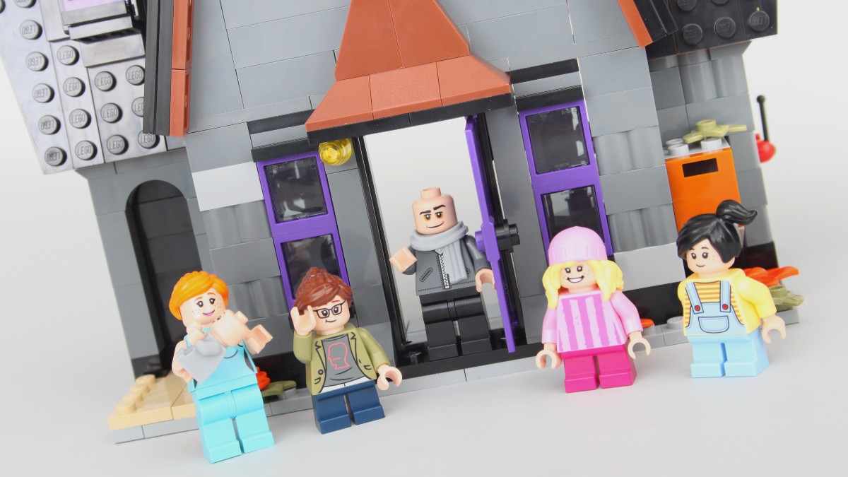 LEGO Despicable Me 4 75583 Minions and Gru's Family Mansion review