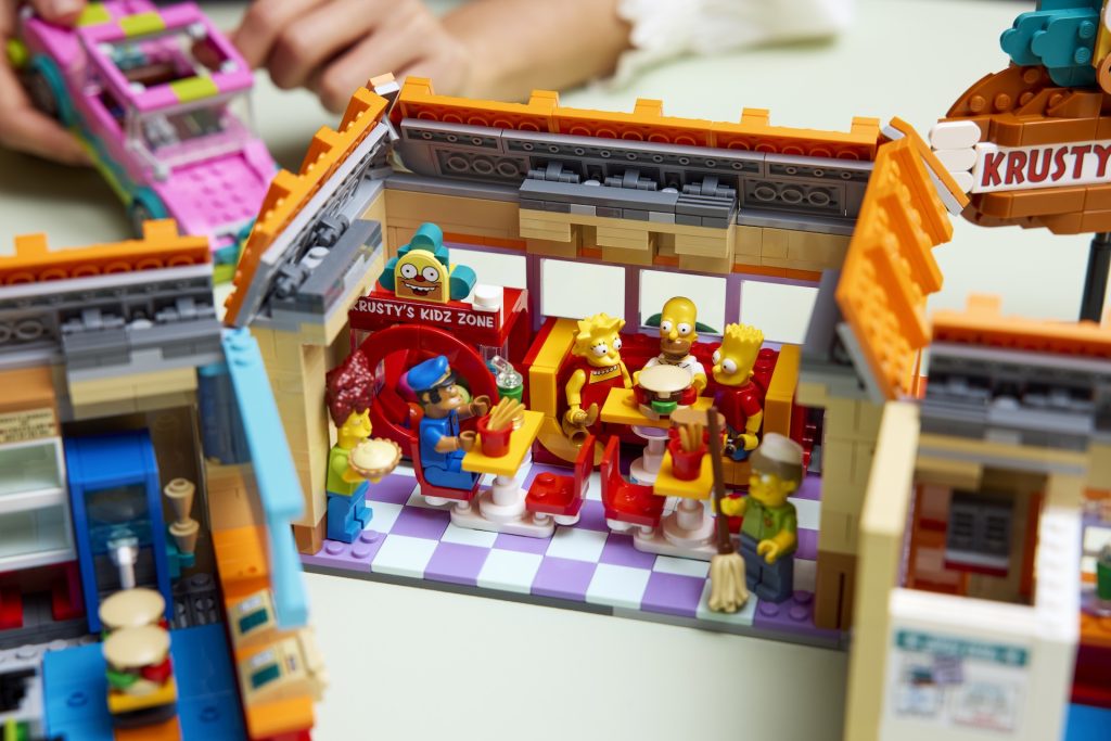 LEGO Icons 10352 The Simpsons Krusty Burger 7 1024x683