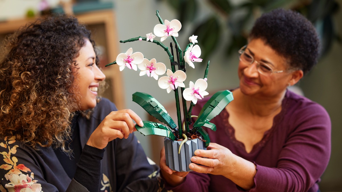 LEGO Creator Expert Botanical Collection 10311 Orchid featured