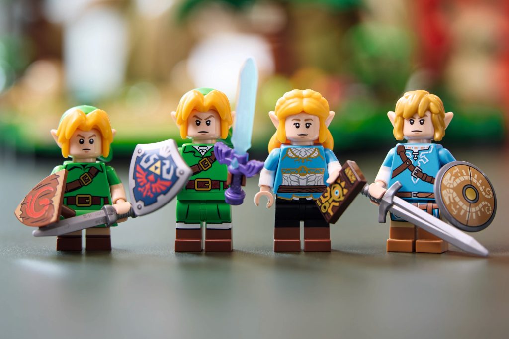 77092 minifigures lifestyle cropped 1024x683