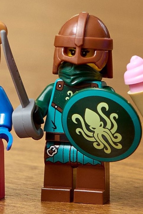 LEGO Ideas 21358 kraken knight female