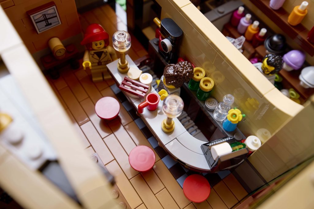 LEGO Icons 10350 Tudor Corner 12 1024x683
