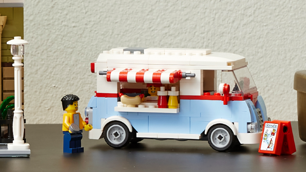 LEGO Icons 10326 Natural History Museum GWP featured image 1024x576