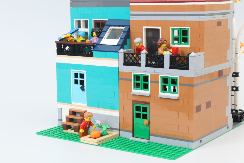 LEGO Creator Expert 10270 Bookshop review 26