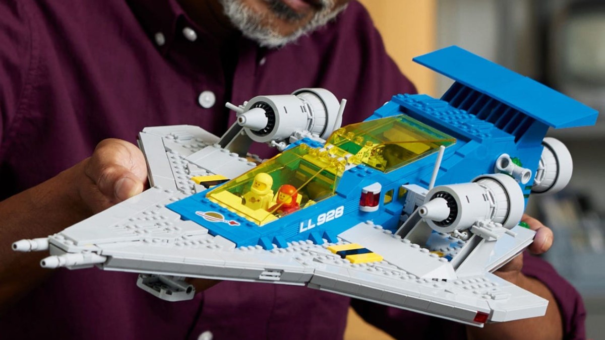Five sets you can pre-order to get 40567 Forest Hideout