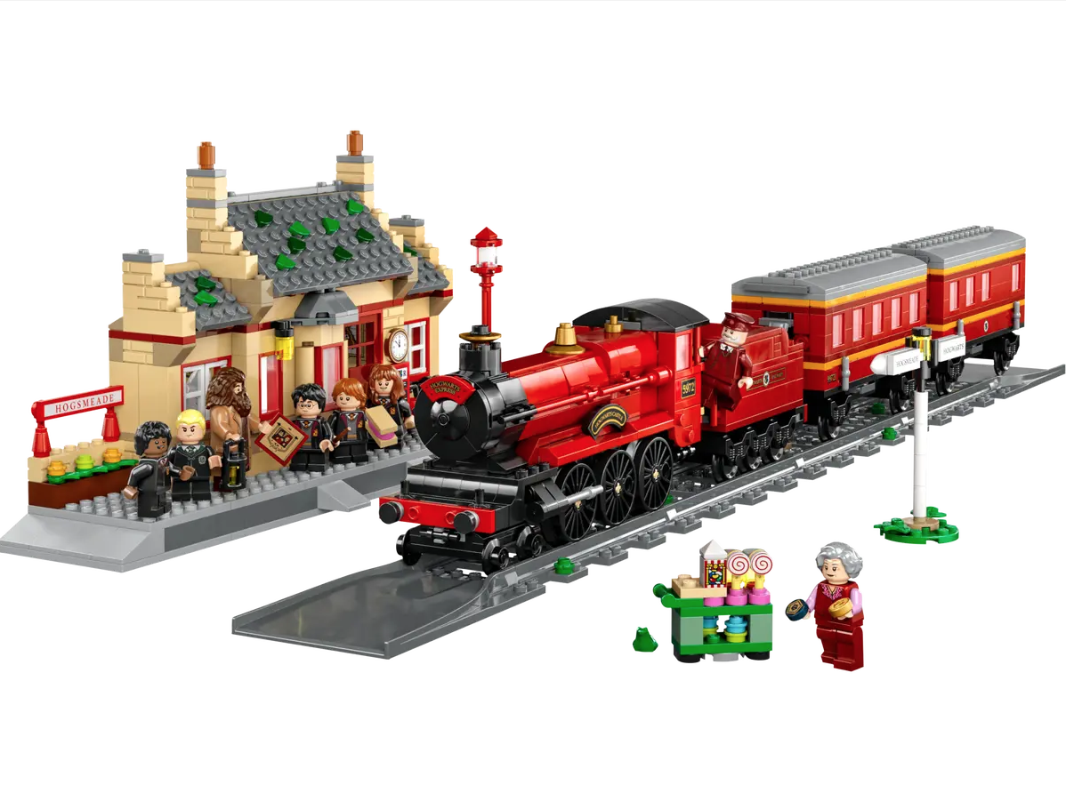 LEGO Harry Potter 76423 Hogwarts Express Hogsmeade Station 1