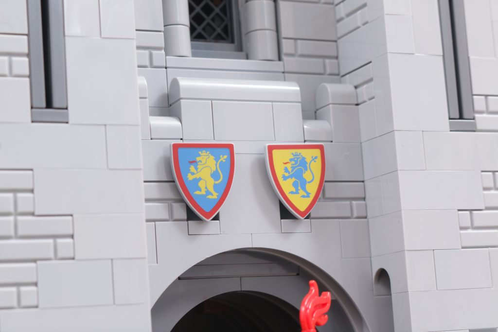 LEGO ICONS 10305 Lion Knights Castle review 49 1024x683