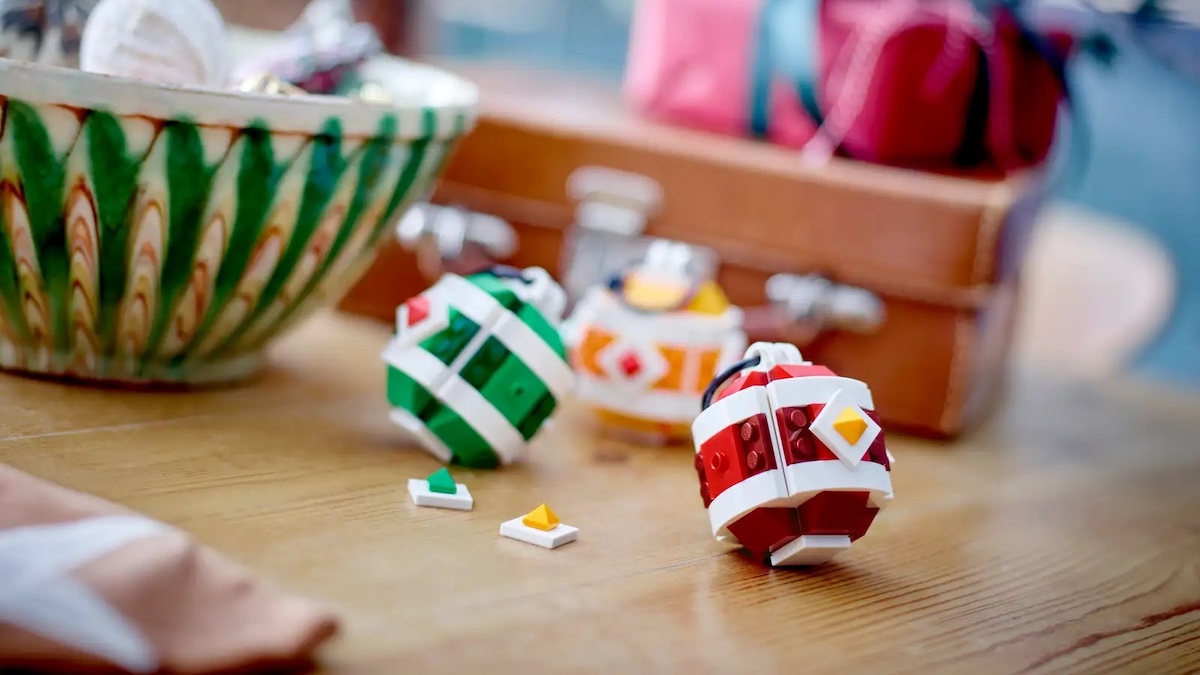 Two new LEGO Christmas 2023 gifts-with-purchase available now