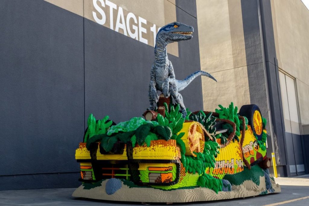 Life-sized LEGO build captures key Jurassic World: Fallen Kingdom moment